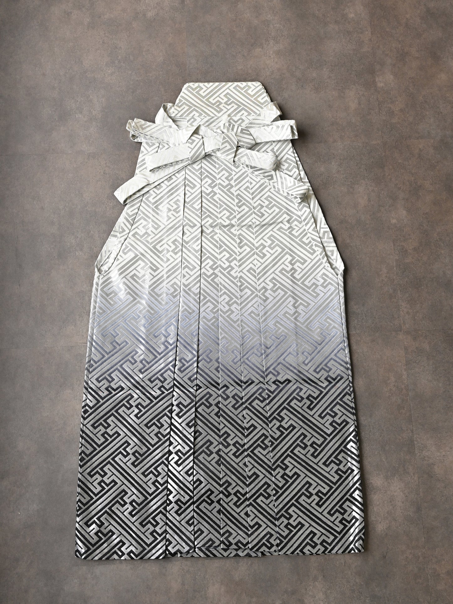 【男袴】355  金襴ぼかし  サヤ型黒